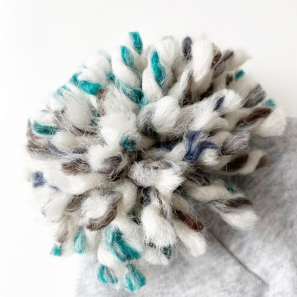 OH BABY Infant 6-18M Medium Yarn Pom Pom Beanie Hat Light Gray Stocking Stuffer - Picture 2 of 4